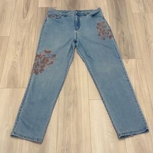 Gloria Vanderbilt Slimming Light Blue Jeans with Floral Embroidery